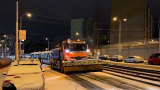Sníh komplikuje dopravu. Meteorologové zpřísnili výstrahu